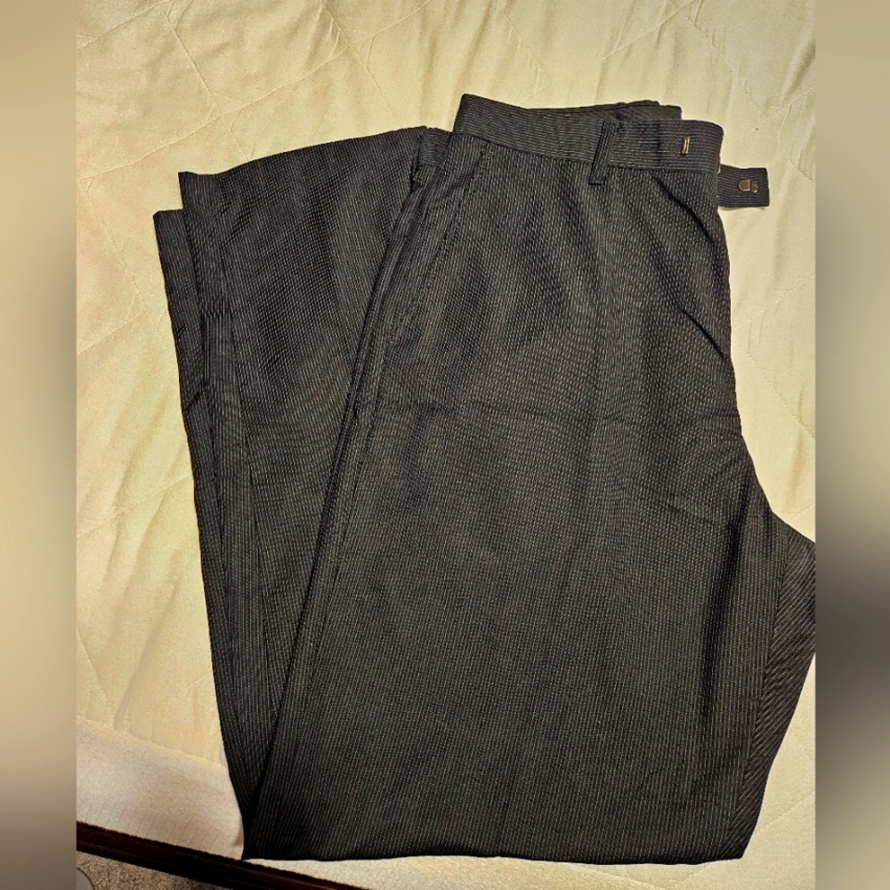 GUC Men's pinstripe dress pants 34 x 32